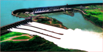 Fotografía aérea de la represa hidroeléctrica Itaipú.
