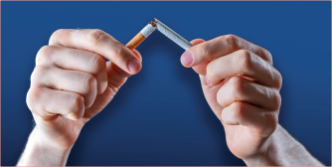 Imagen de las manos rompiendo un cigarro.